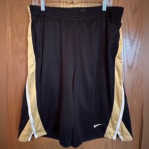 Nike Basketball Shorts - 2XL